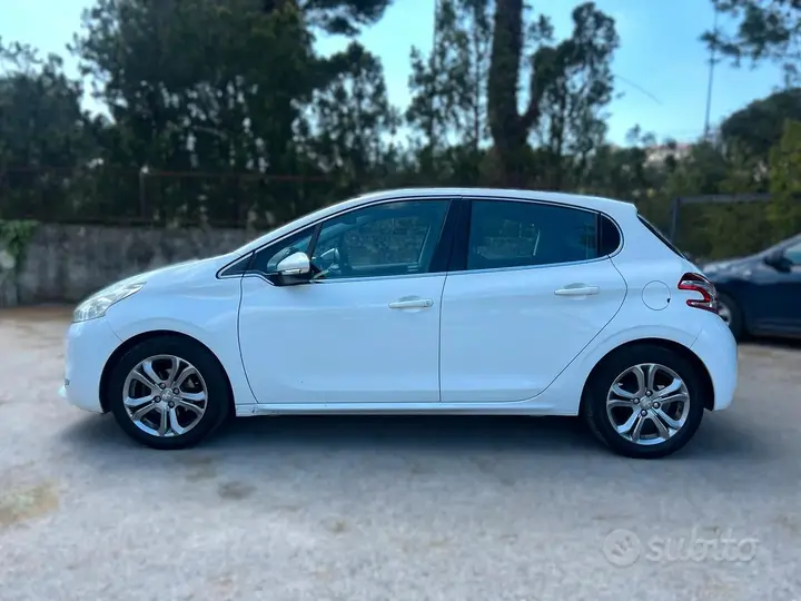 Peugeot 208 2014 photo 2