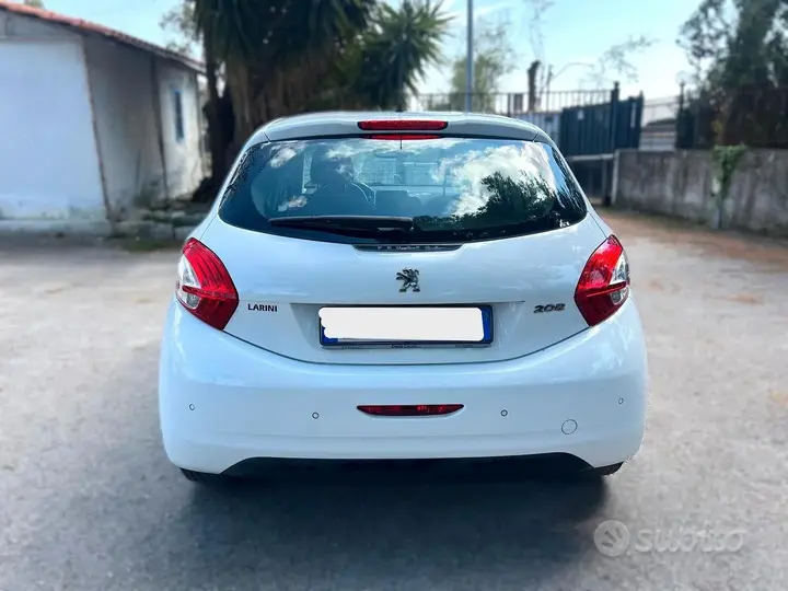 Peugeot 208 2014 photo 4
