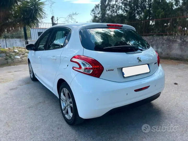 Peugeot 208 2014 photo 3