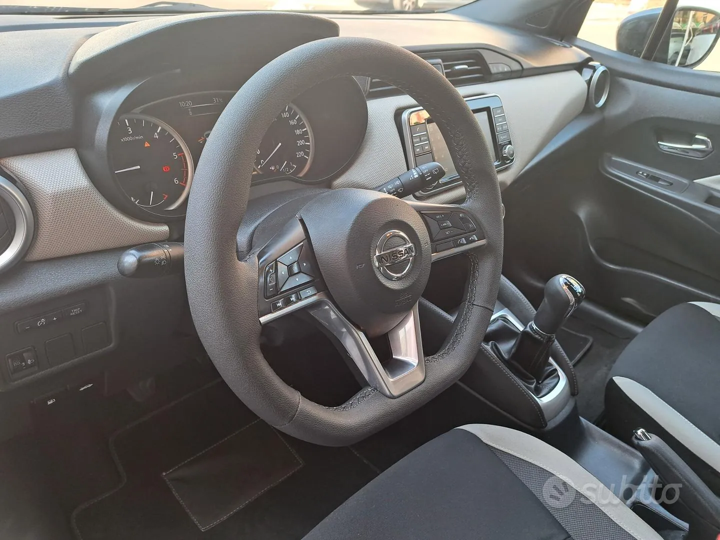 Nissan Micra 2017 photo 2