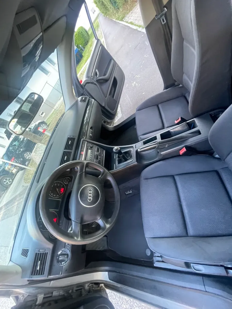 Audi A4 2003 photo 2