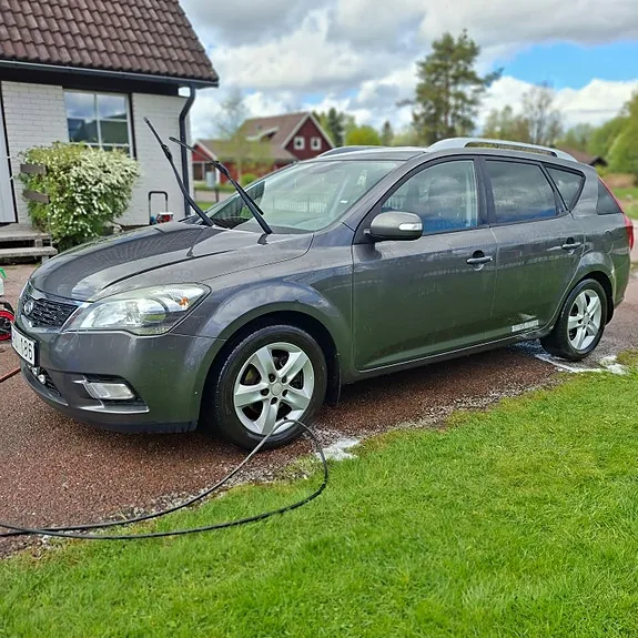 Kia Ceed 2010 photo 2