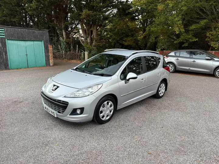 Peugeot 207 2012 photo 3