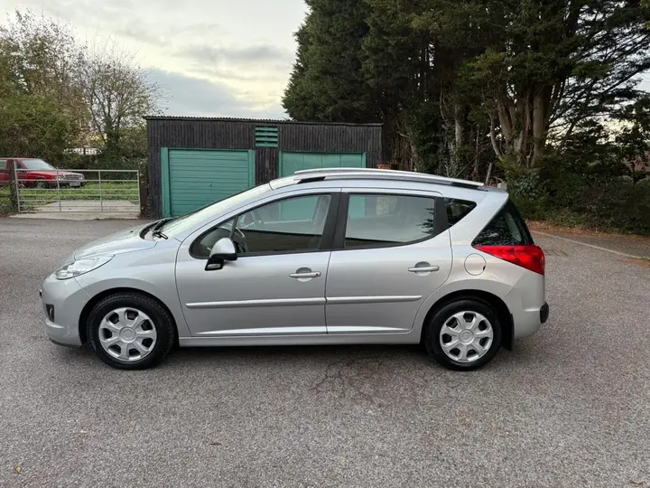 Peugeot 207 2012 photo 4