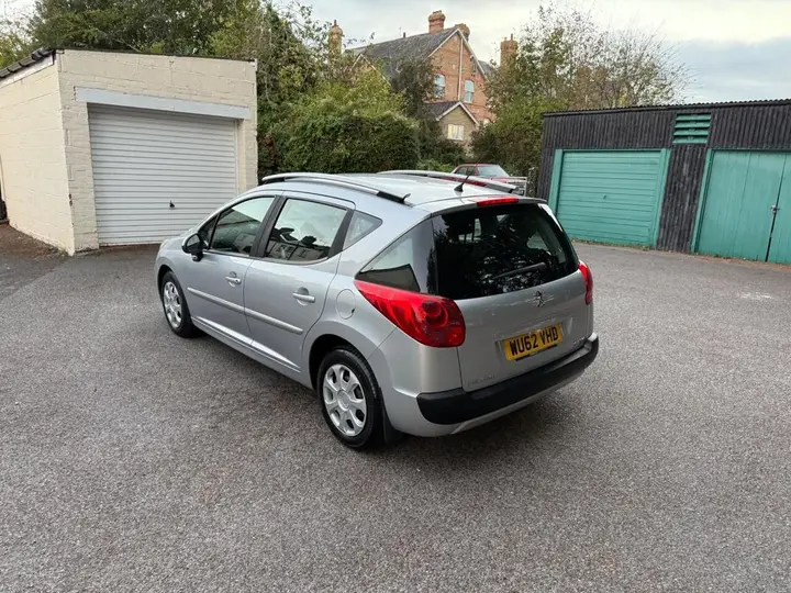Peugeot 207 2012 photo 5