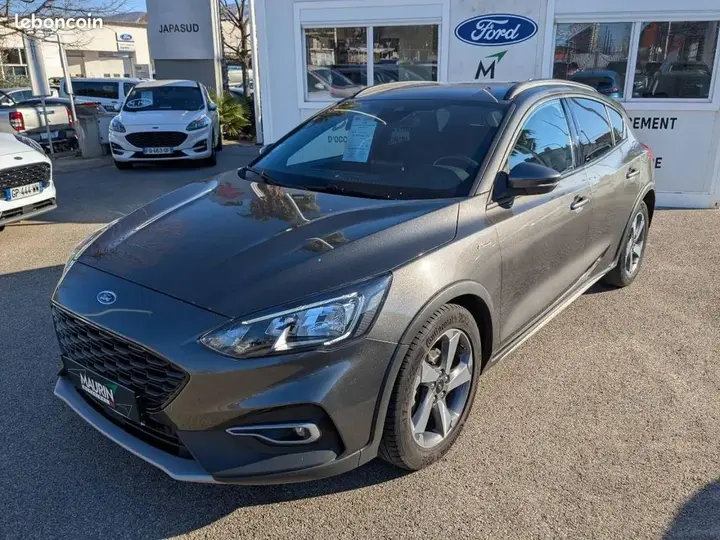 Ford Focus 2022 photo 2