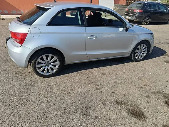 Audi A1 2011 photo 2