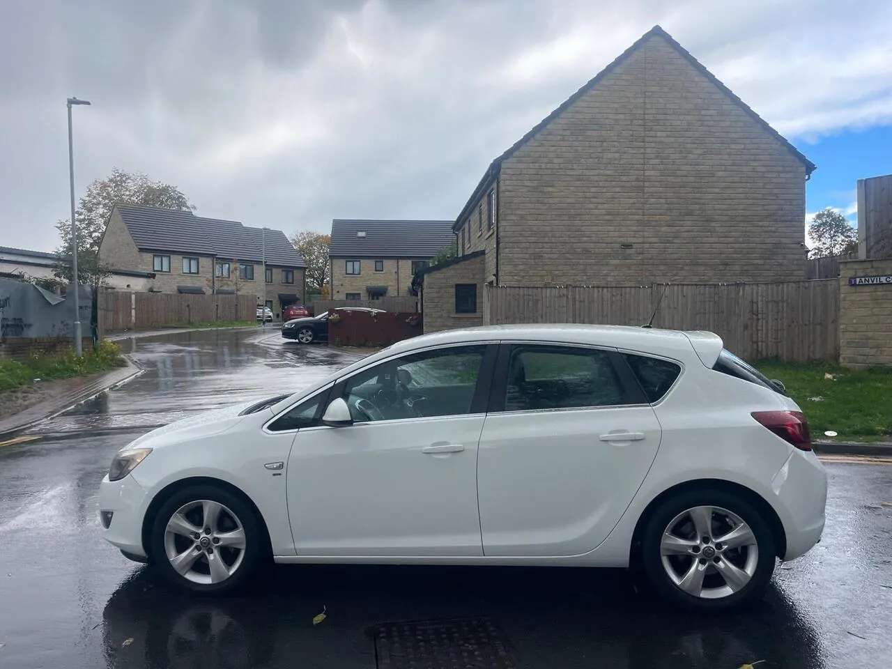 Vauxhall Astra 2011 photo 4