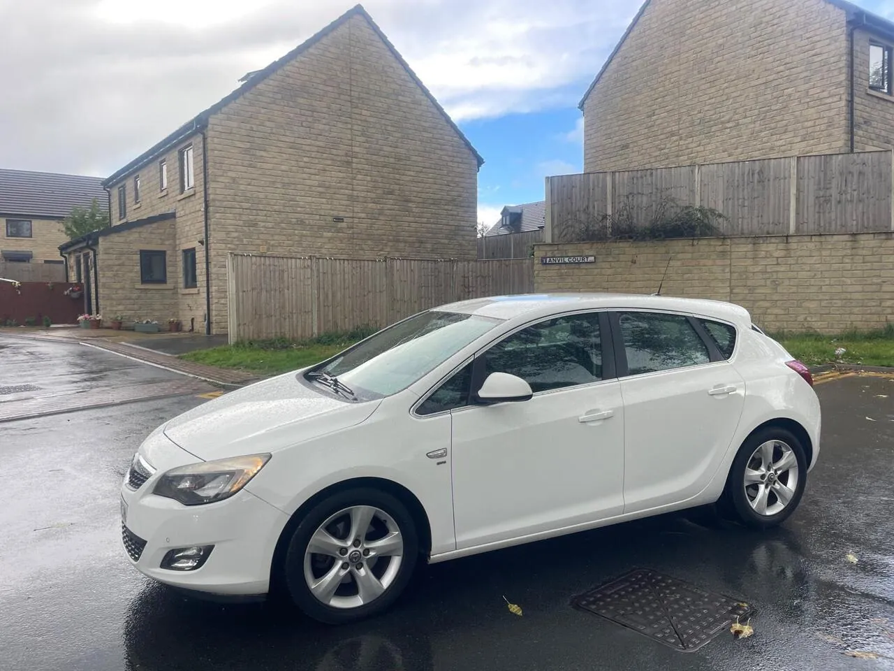 Vauxhall Astra 2011 photo 3