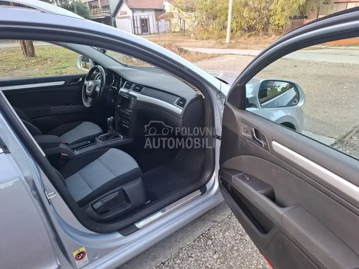 Skoda Superb 2010 photo 5