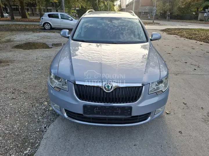 Skoda Superb 2010 photo 4