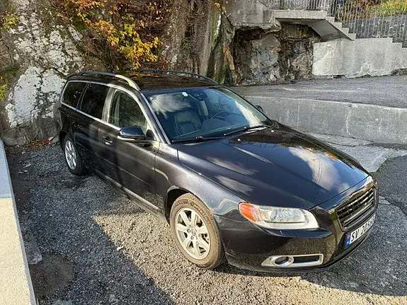 Volvo V70 2012 photo 2