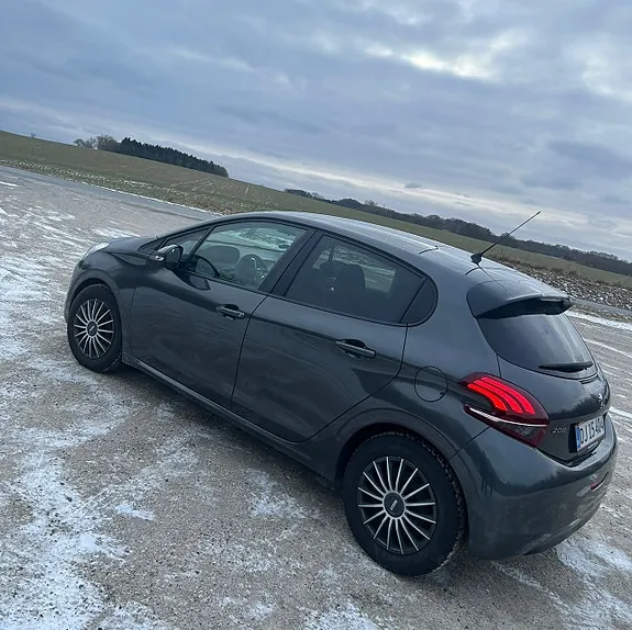 Peugeot 208 2016 photo 5