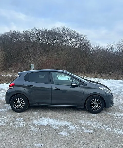 Peugeot 208 2016 photo 3