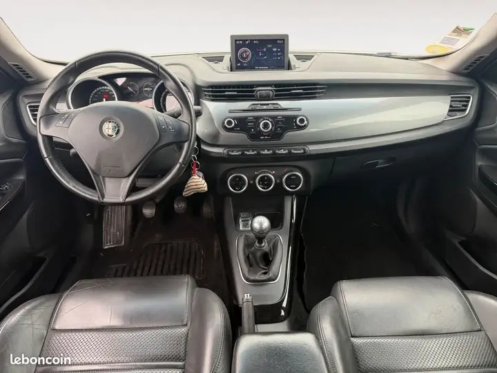 Alfa Romeo Giulietta 2013 photo 3