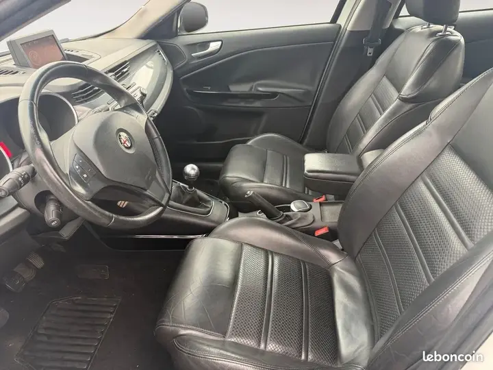 Alfa Romeo Giulietta 2013 photo 4