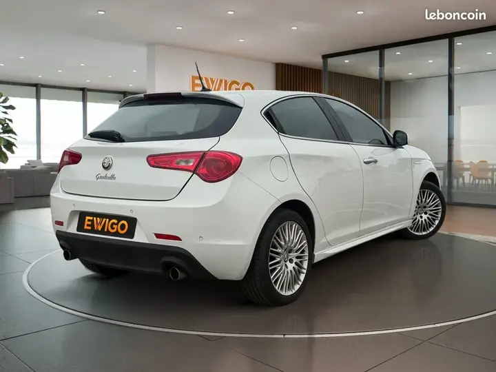 Alfa Romeo Giulietta 2013 photo 2