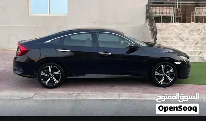 Honda Civic 2018 photo 2