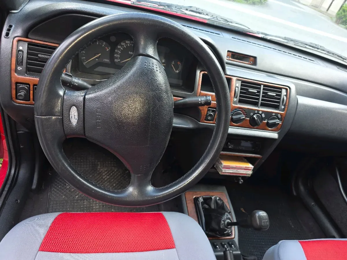 Ford Escort 1994 photo 2