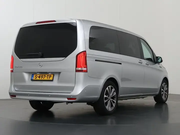 Mercedes-Benz Eqv 2021 photo 2