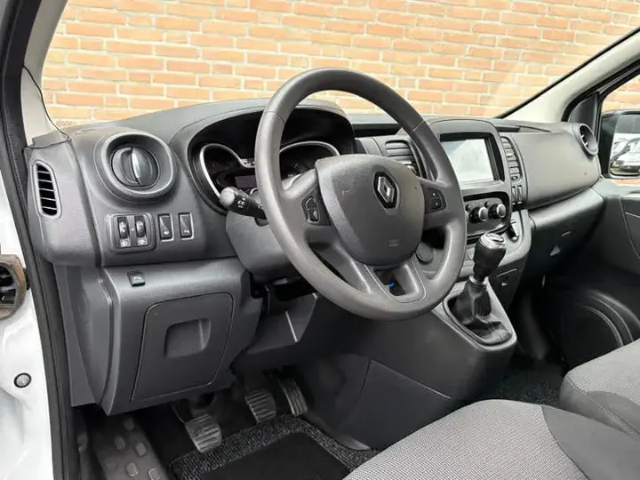 Renault Trafic 2021 photo 2