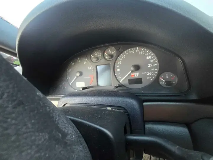 Audi A4 2000 photo 2