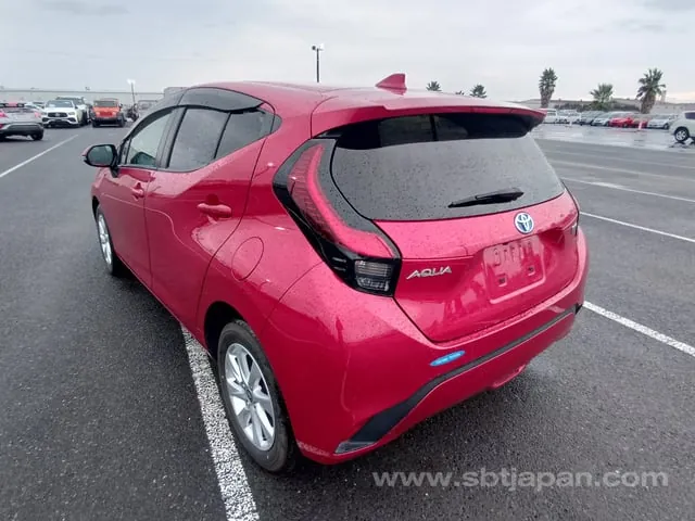 Toyota Aqua 2023 photo 3