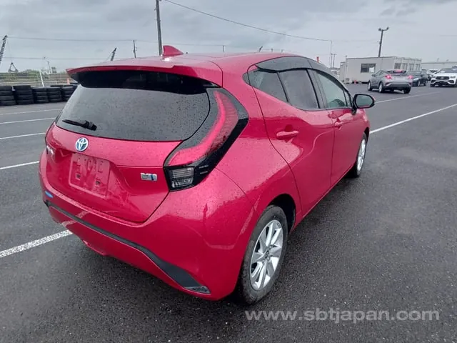 Toyota Aqua 2023 photo 4