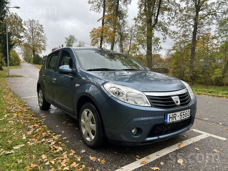 Dacia Sandero 2011 photo 2