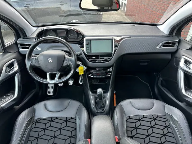 Peugeot 208 2016 photo 3