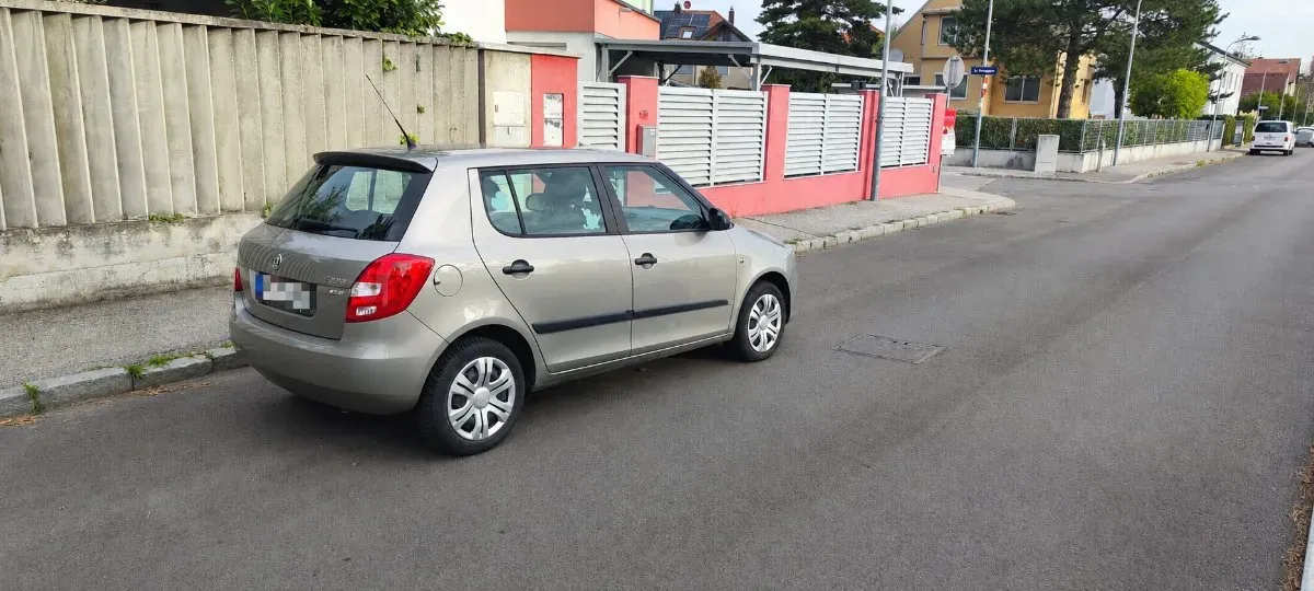 Skoda Fabia 2011 photo 3