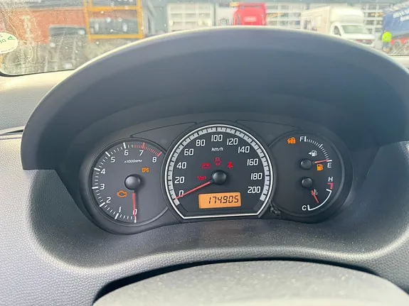 Suzuki Swift 2006 photo 4