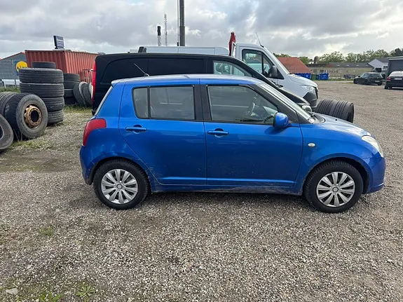 Suzuki Swift 2006 photo 2