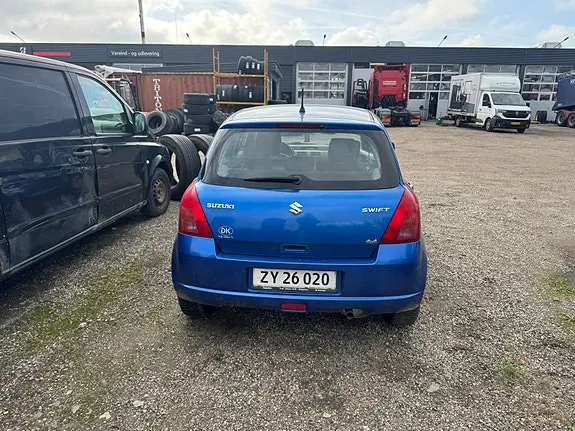 Suzuki Swift 2006 photo 3