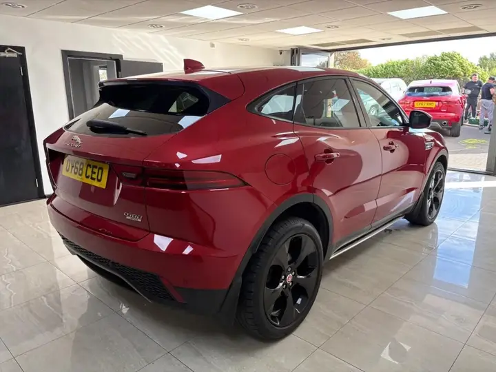 Jaguar E-Pace 2018 photo 3