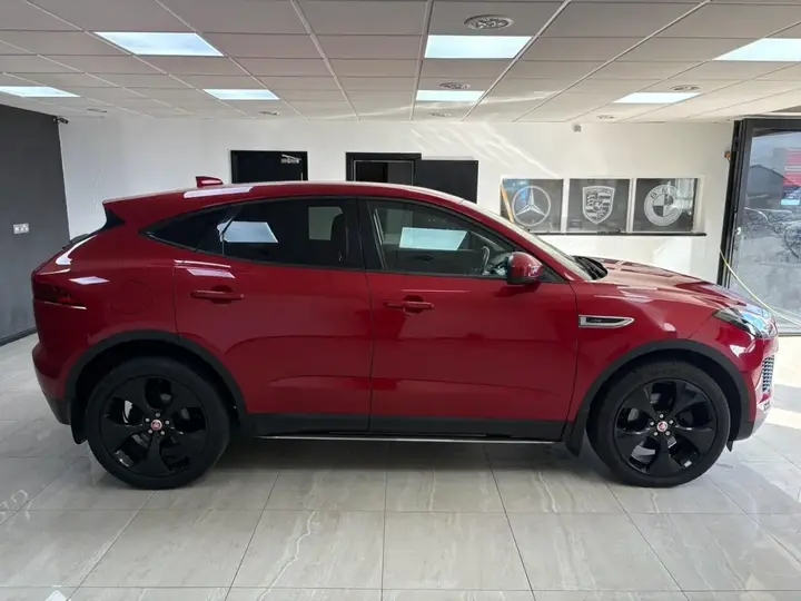 Jaguar E-Pace 2018 photo 2