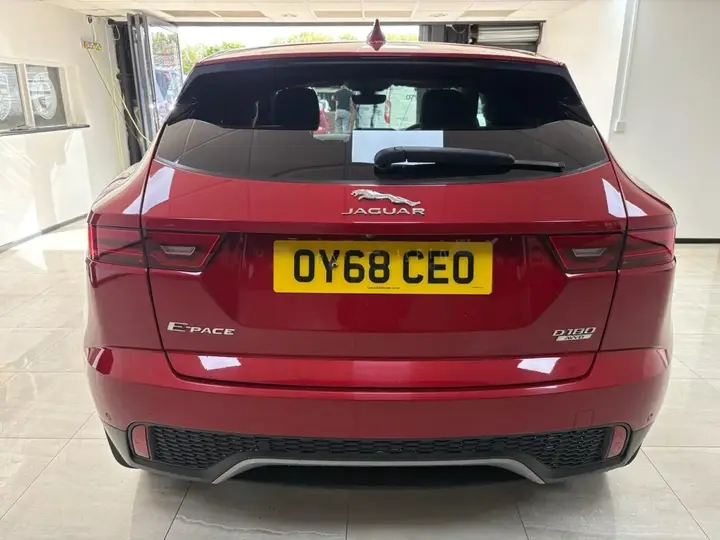 Jaguar E-Pace 2018 photo 4