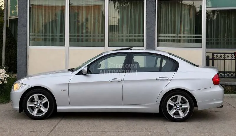 BMW 318 2009 photo 3