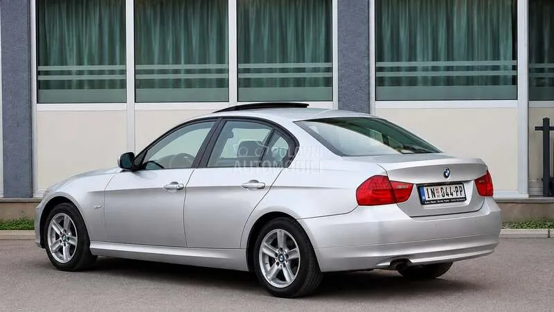 BMW 318 2009 photo 4
