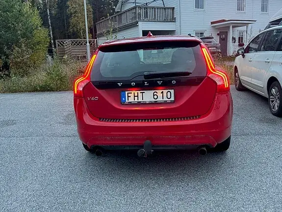 Volvo V60 2014 photo 2