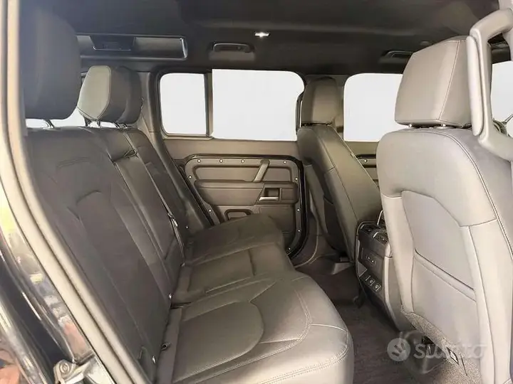 Land Rover Defender 2024 photo 5
