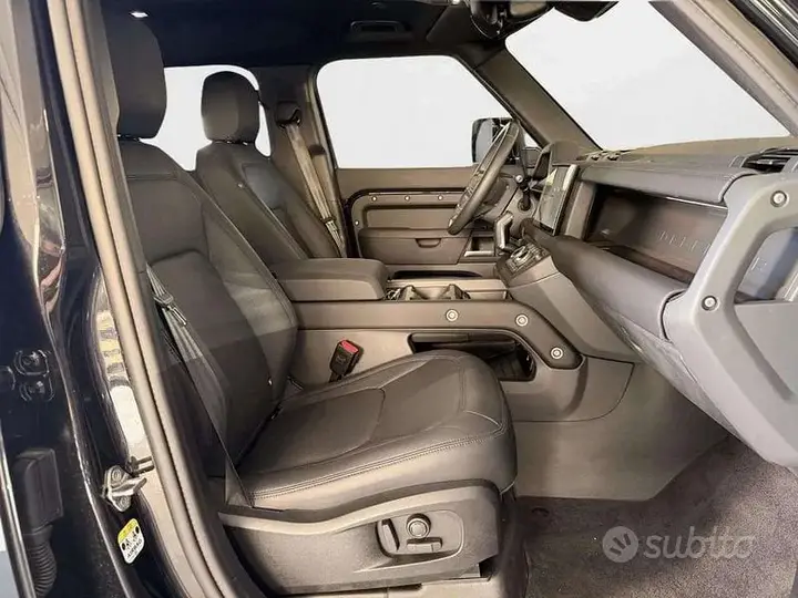 Land Rover Defender 2024 photo 3