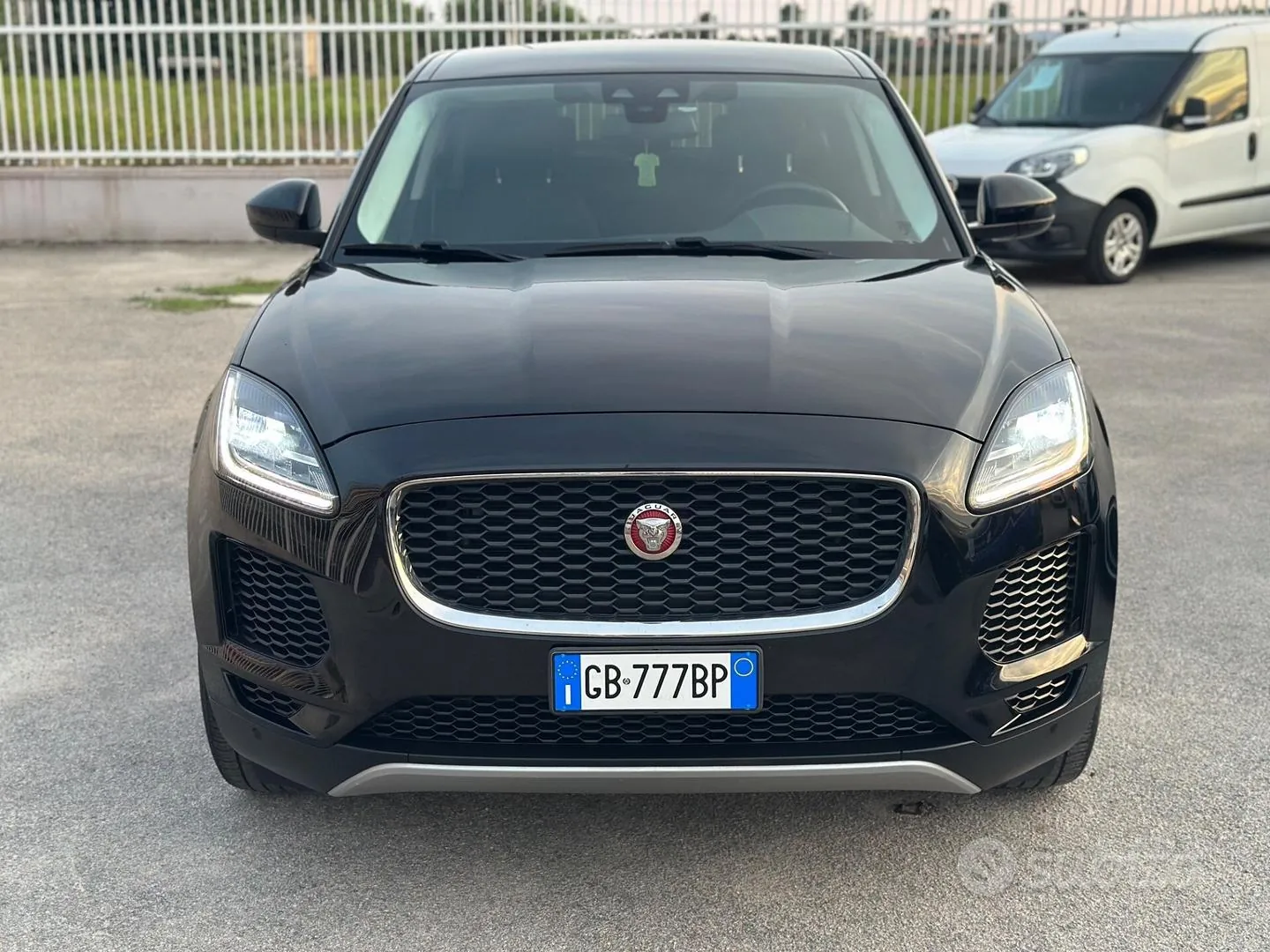 Jaguar E-Pace 2020 photo 2