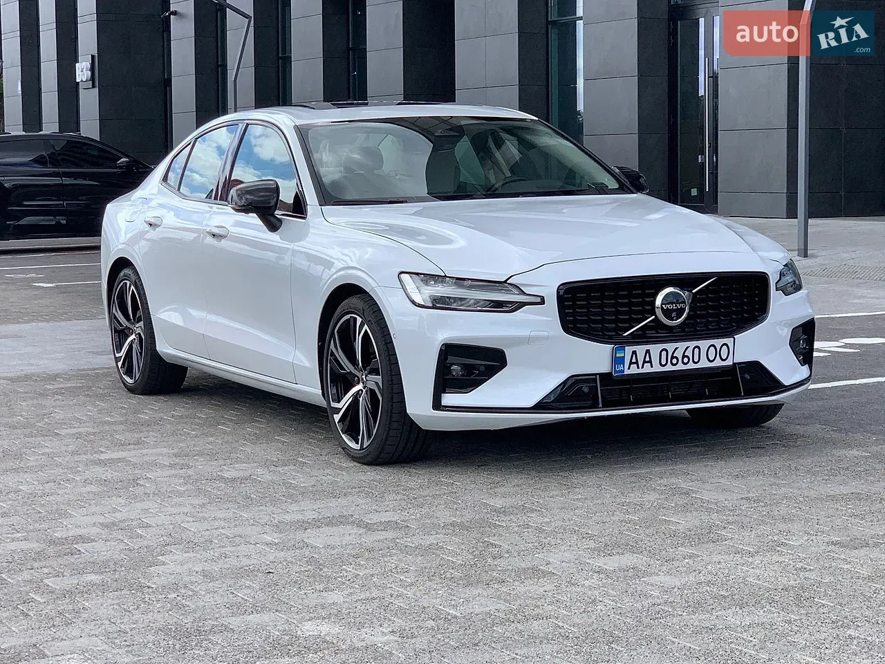 Volvo S60 2023 photo 3