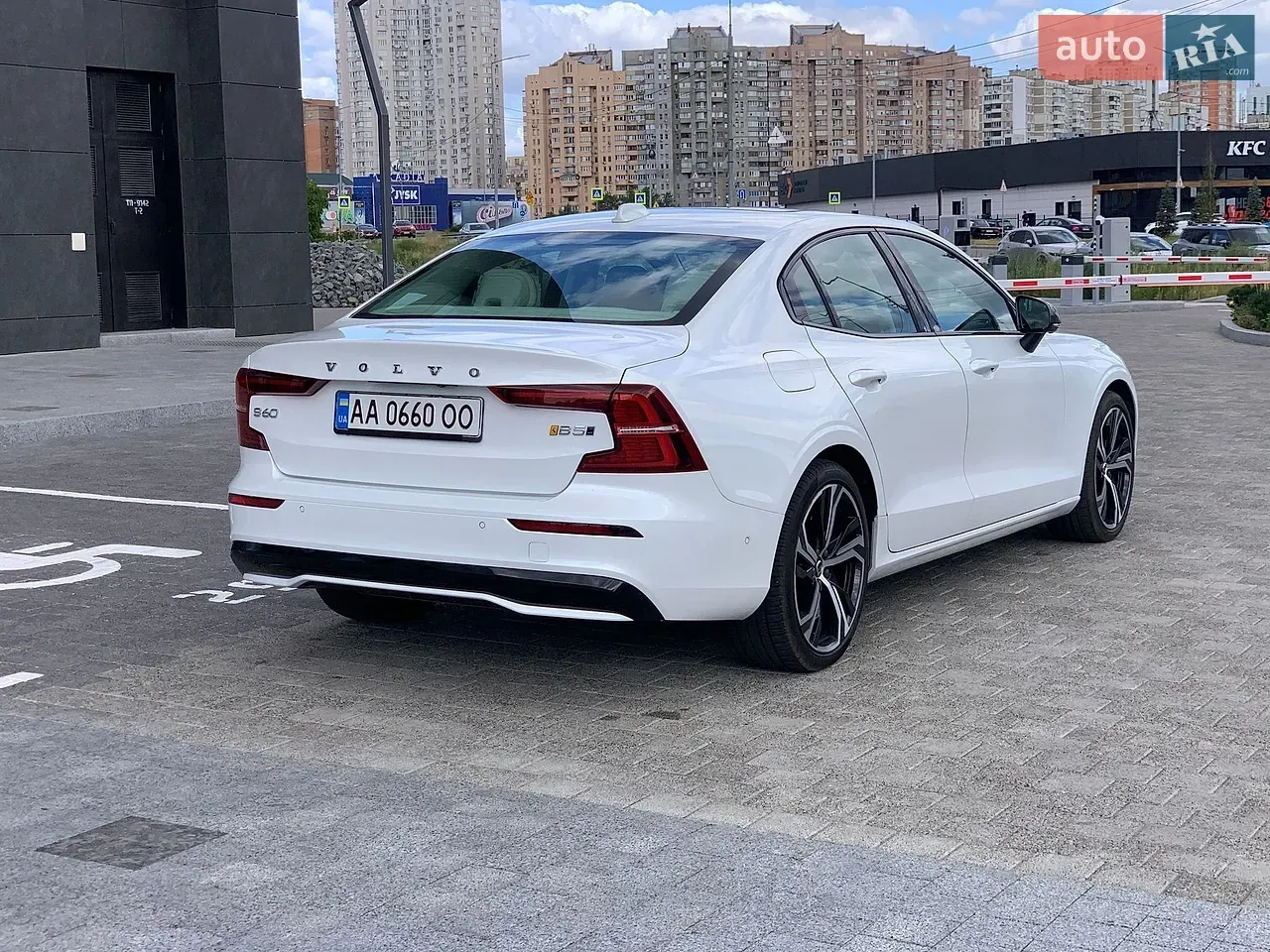 Volvo S60 2023 photo 4