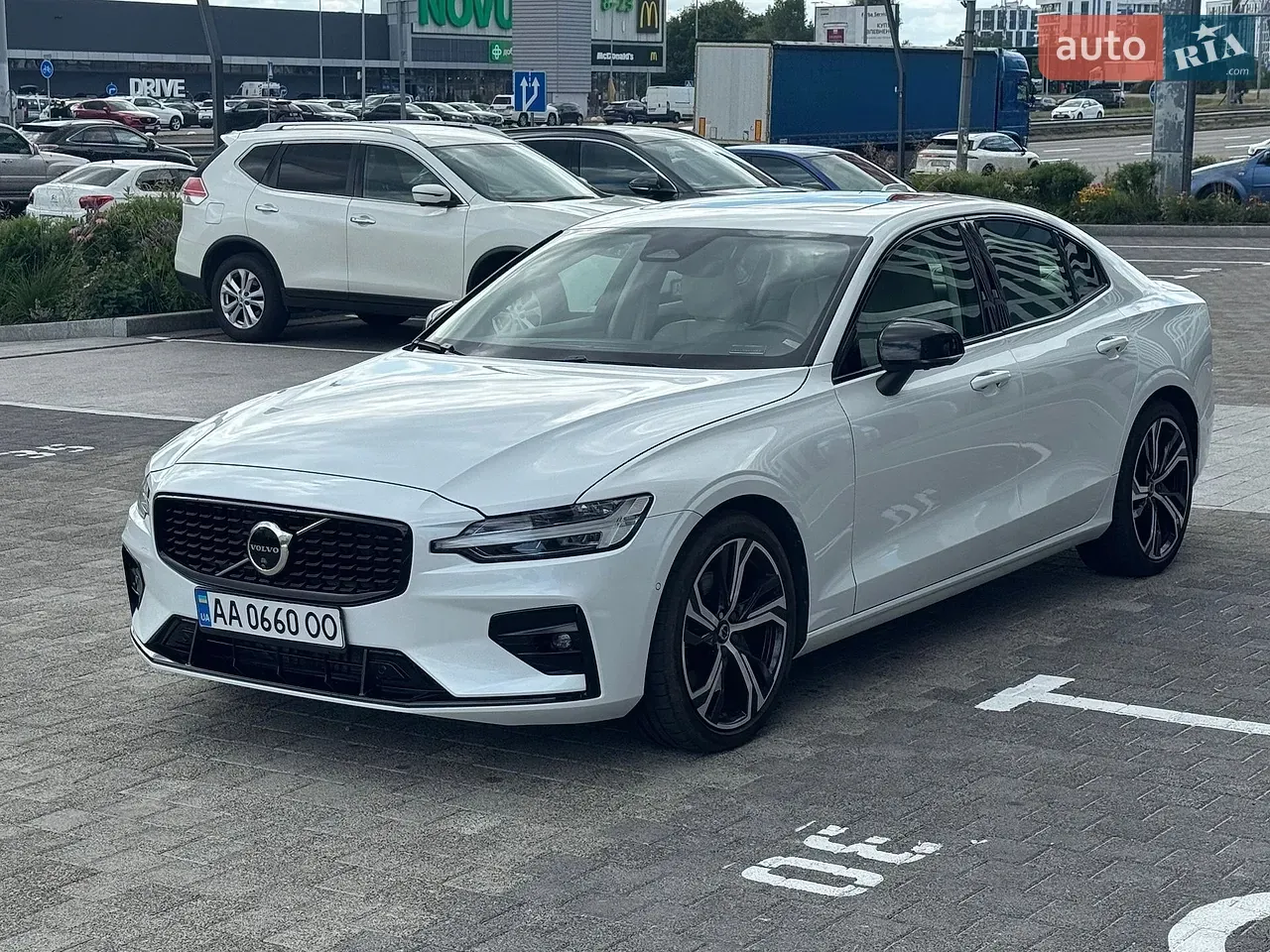 Volvo S60 2023 photo 2