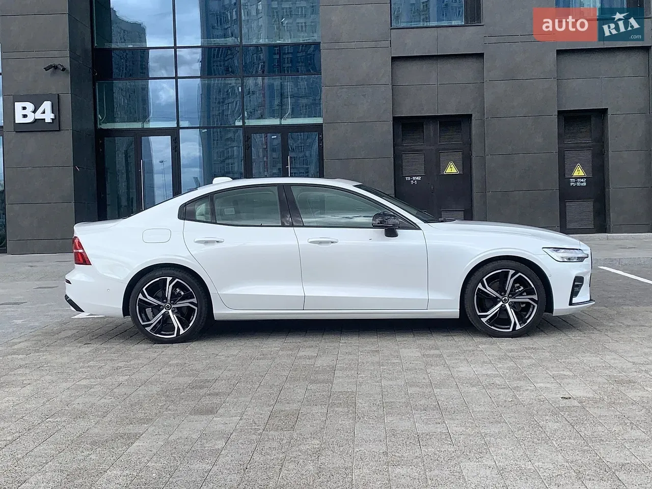 Volvo S60 2023 photo 5
