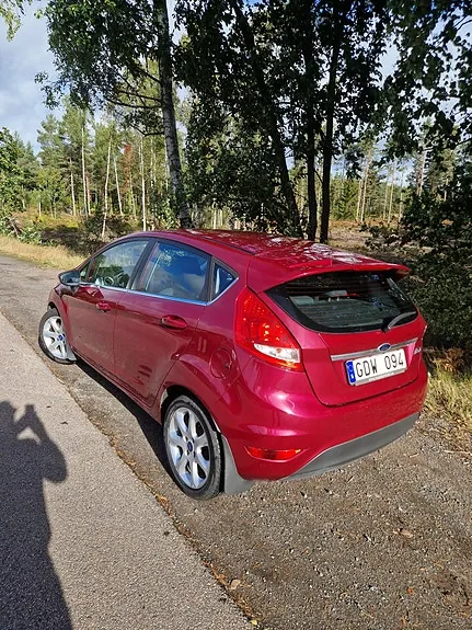 Ford Fiesta 2012 photo 2