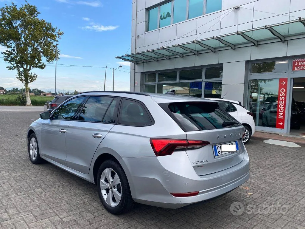 Skoda Octavia 2023 photo 2