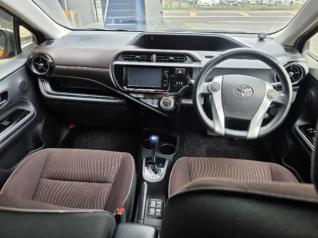 Toyota Aqua 2016 photo 2